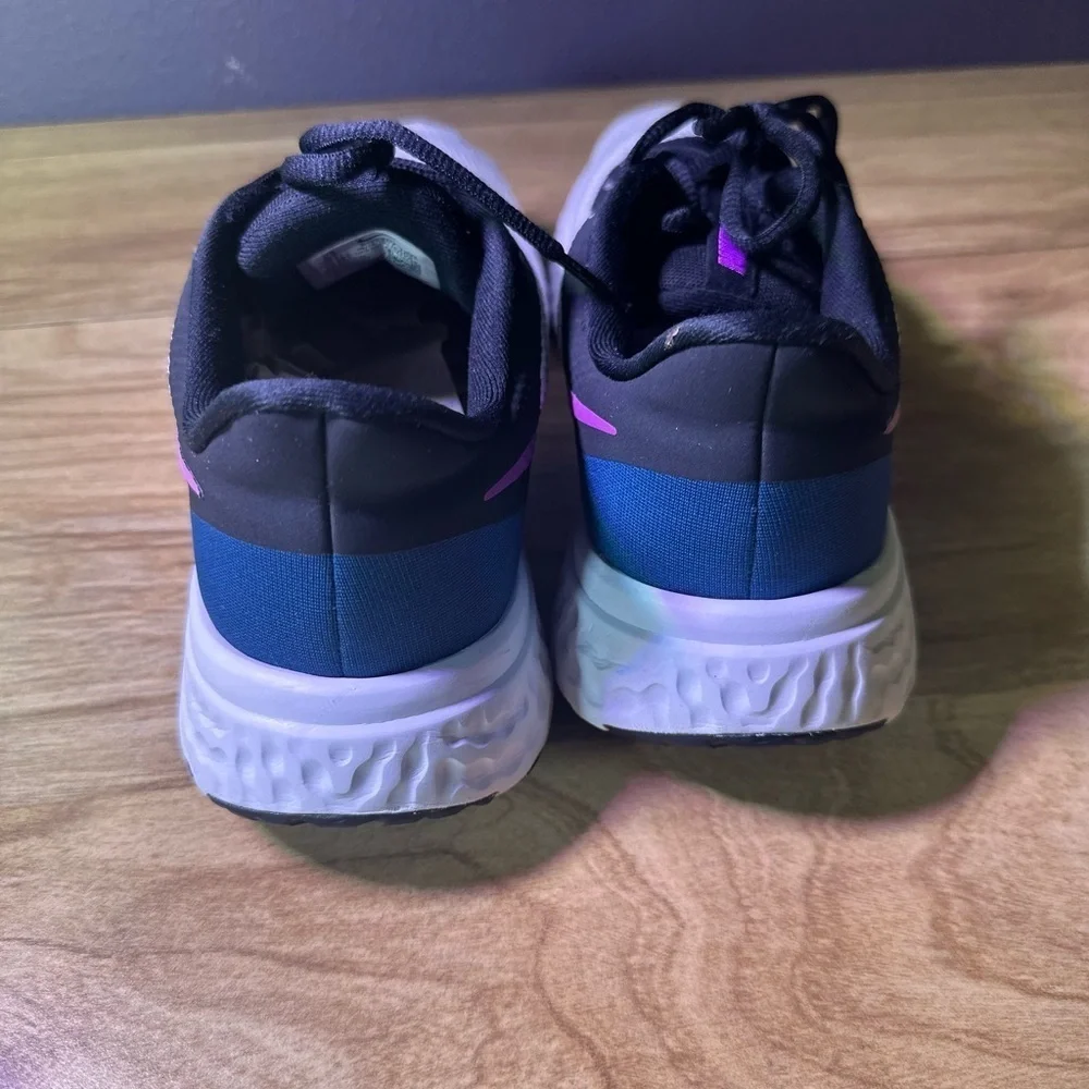 Nike sleek athletic